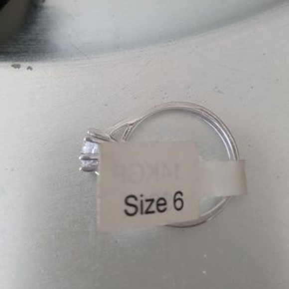 Christmas Engagement Ring Size 6 Solitaire Cubic Zirconia Gold Plated Brand New - Picture 3 of 3